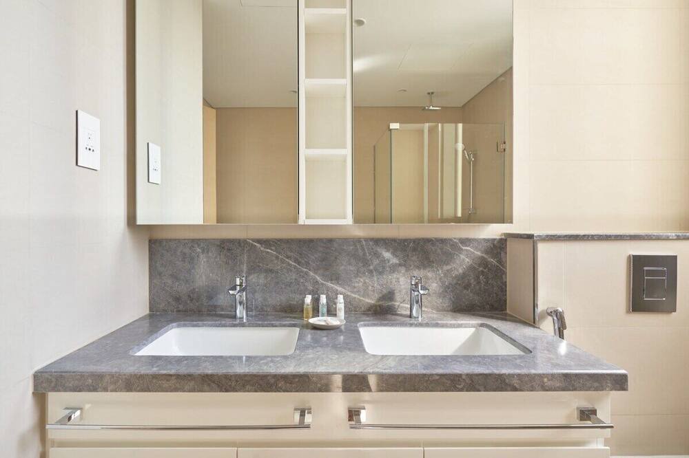 Photo of Bathroom in Za'abeel 2