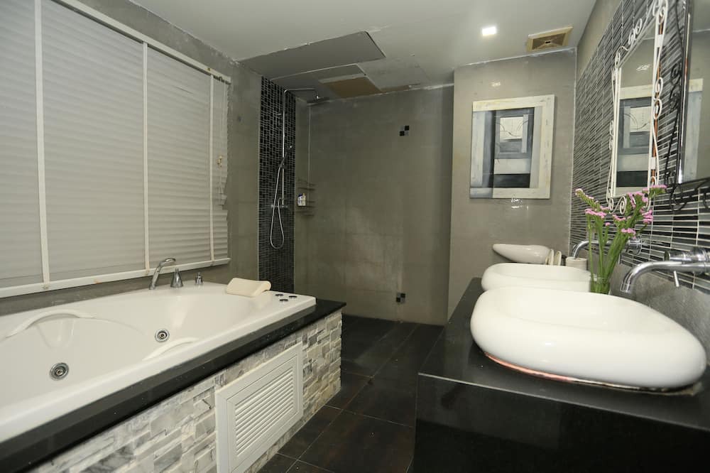 Photo of Bathroom in Nanai Road