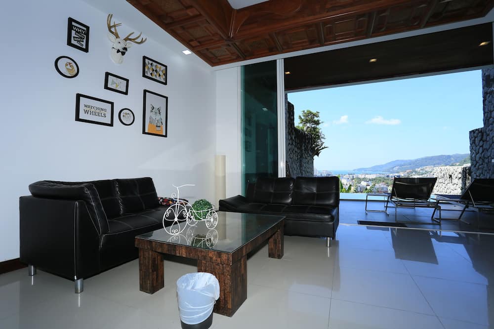 Photo of Livingroom in Nanai Road