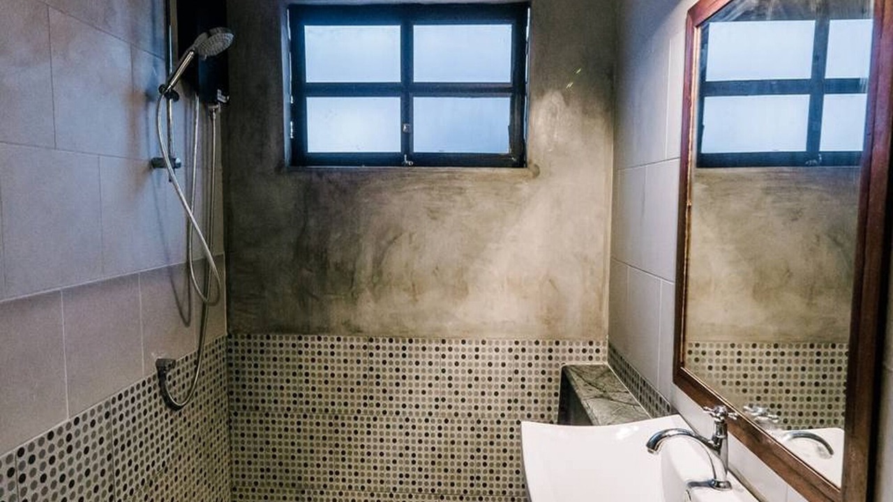 Photo of Bathroom in Wat Sam Phraya