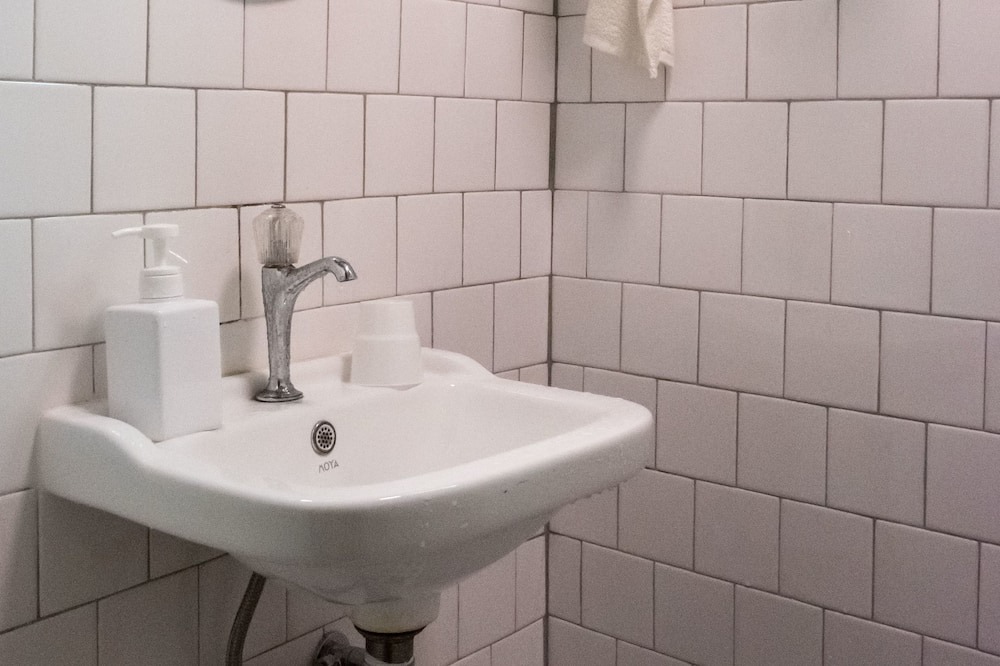 Photo of Bathroom in Pom Prap