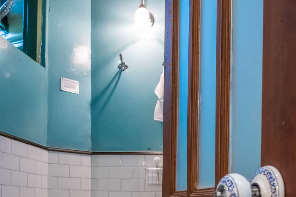Photo of Bathroom in Pom Prap