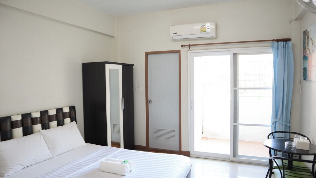 Photo of Bedroom in Khanna Yao