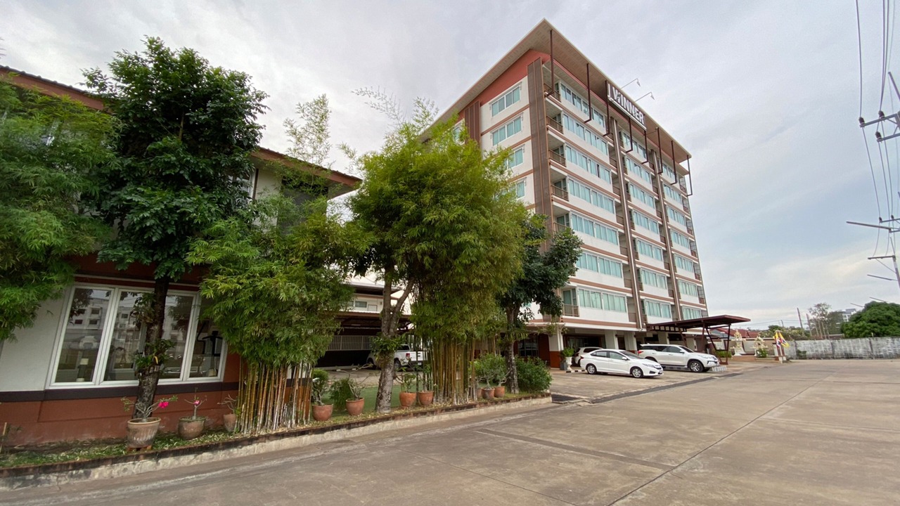 Photo of Outdoor in Si Maha Phot