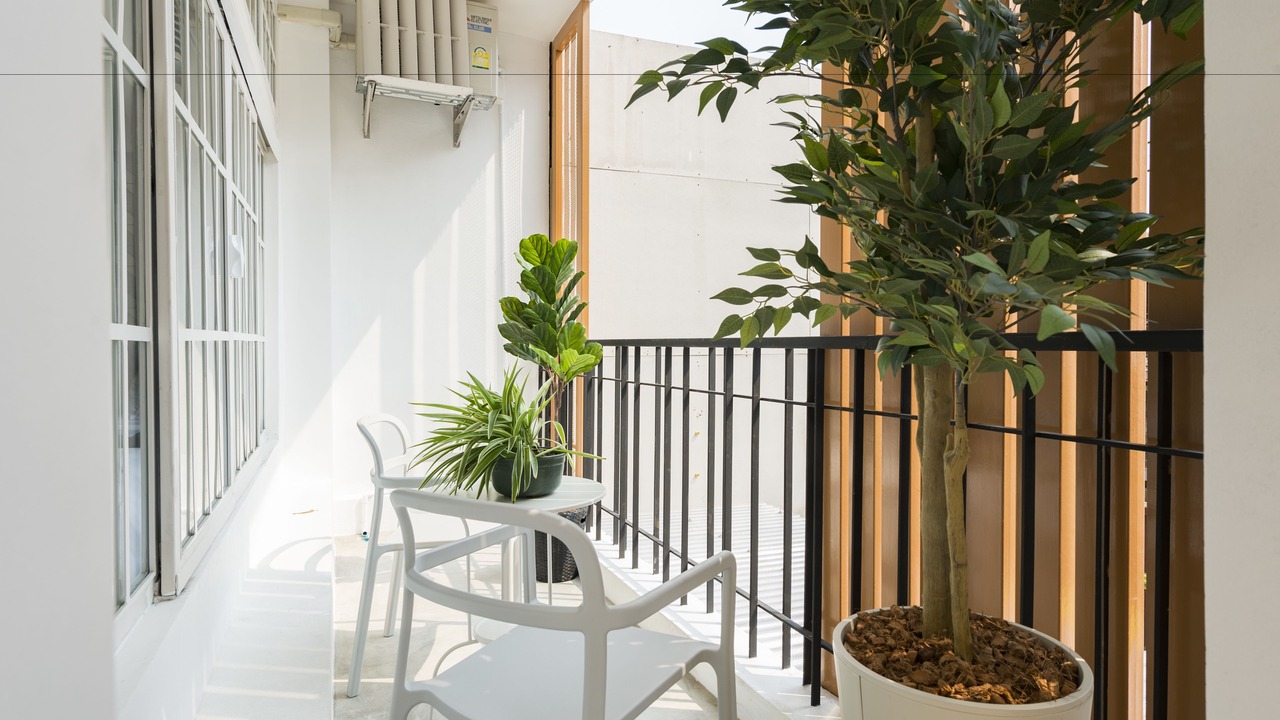 Photo of Patio Balcony in Bang Lamphu Lang