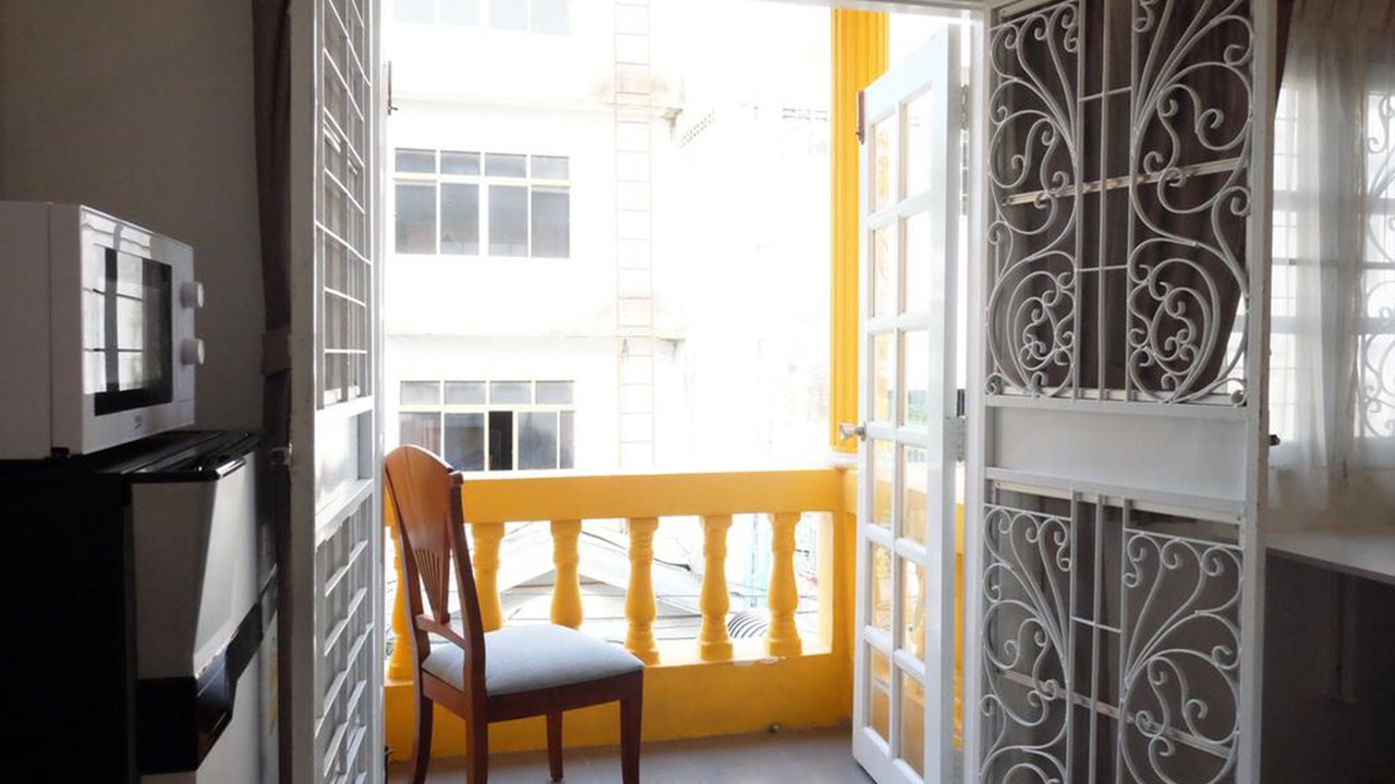 Photo of Patio Balcony in Phra Khanong
