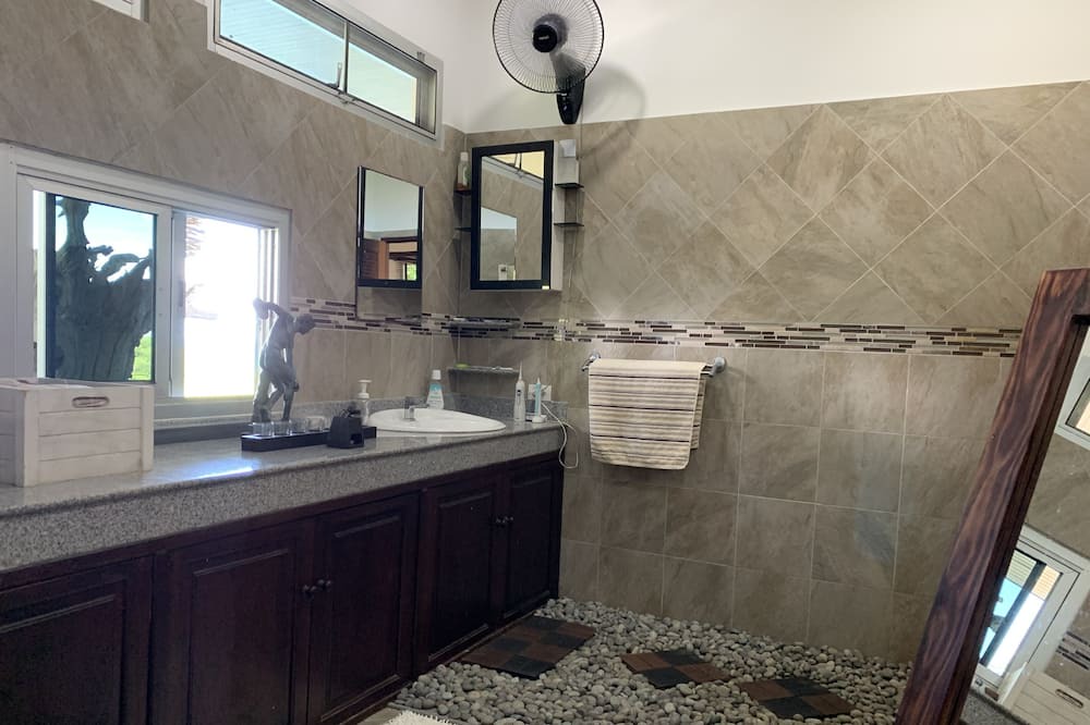 Photo of Bathroom in Hua Thanon