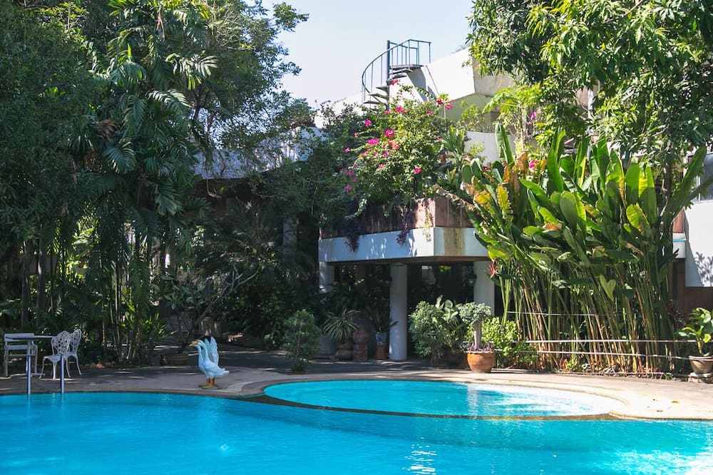 Photo of Outdoor in Samsen Nai