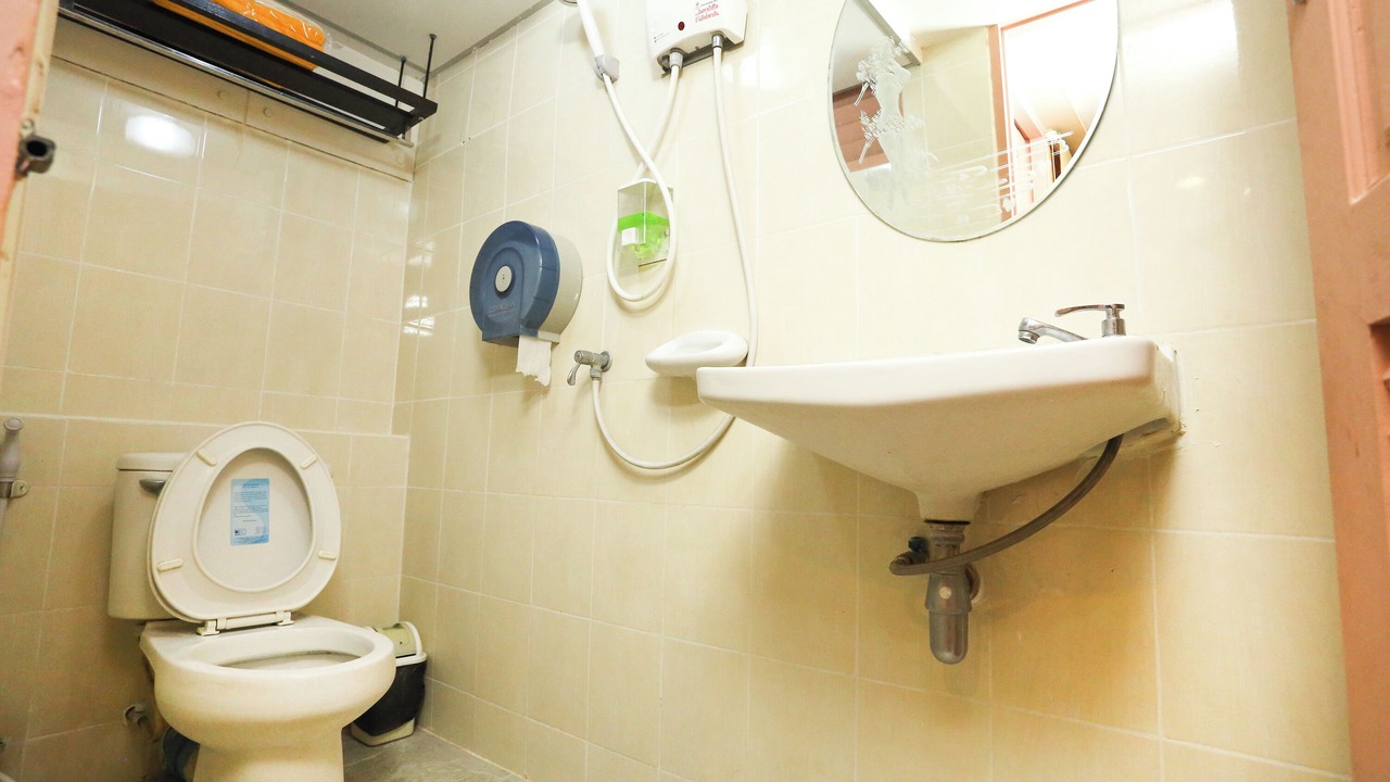 Photo of Bathroom in Khanna Yao