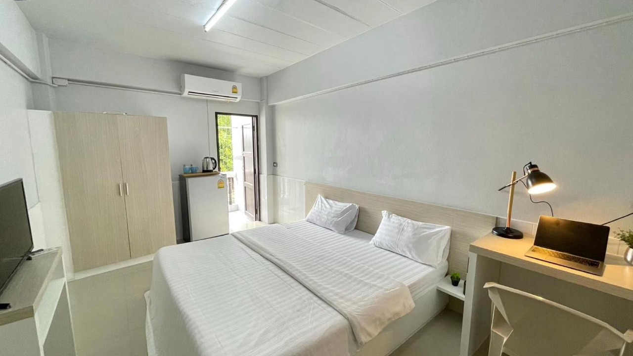 Photo of Bedroom in Khanna Yao