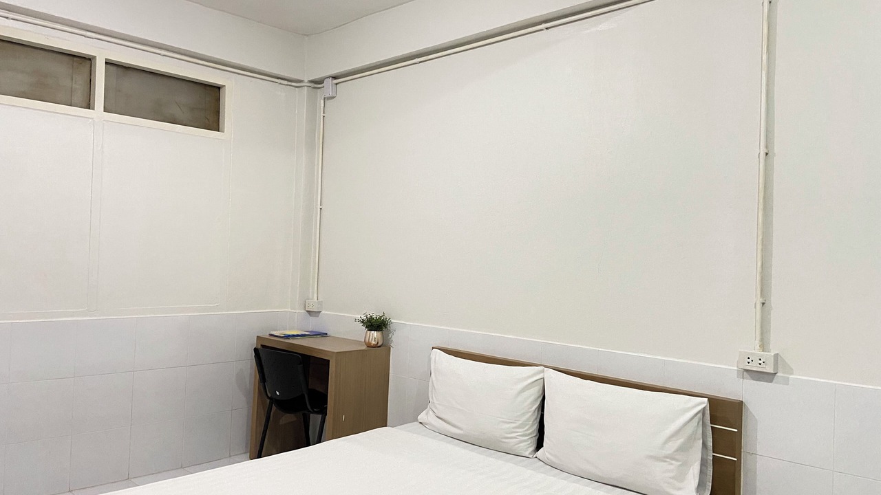 Photo of Bedroom in Khanna Yao