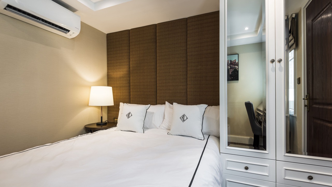 Photo of Bedroom in Khlong Tan Nuea