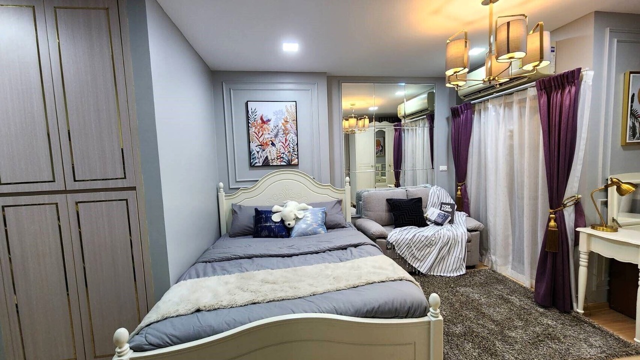 Photo of Bedroom in Thon Buri