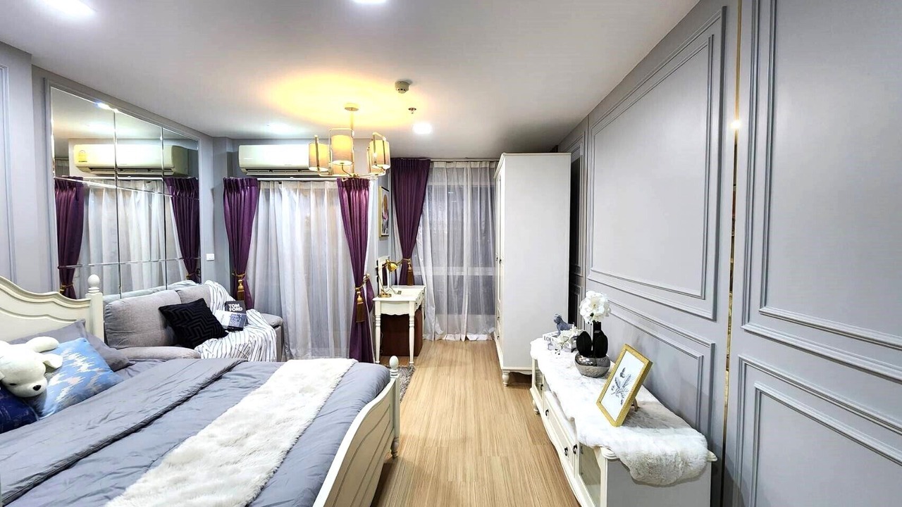 Photo of Bedroom in Thon Buri