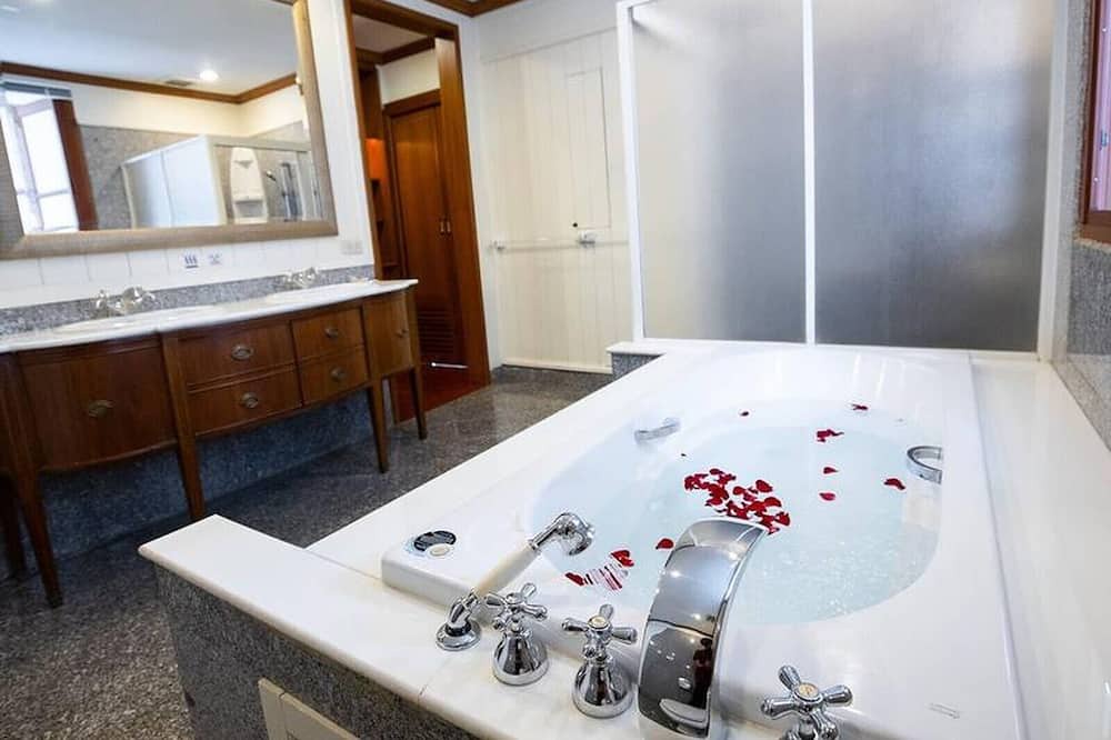 Photo of Bathroom in Dusit