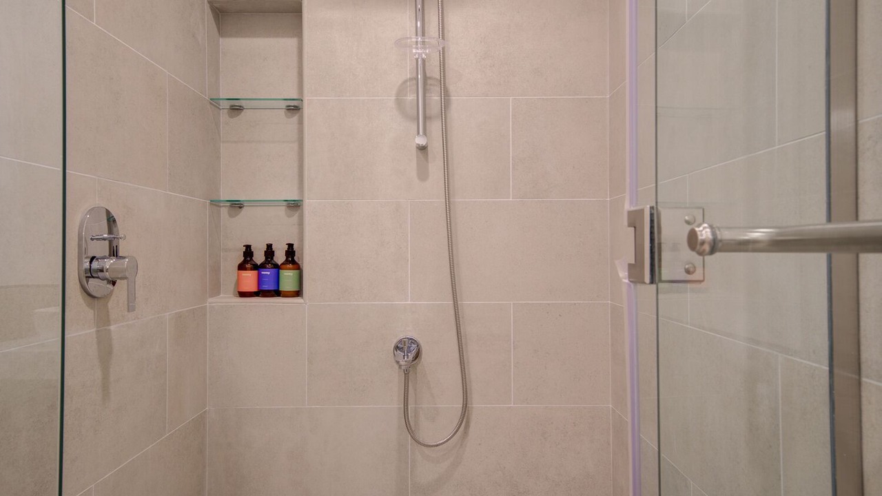Photo of Bathroom in Umm Suqeim 3