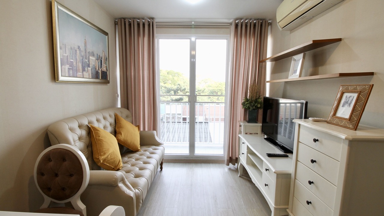 Photo of Livingroom in Khlong Tan Nuea