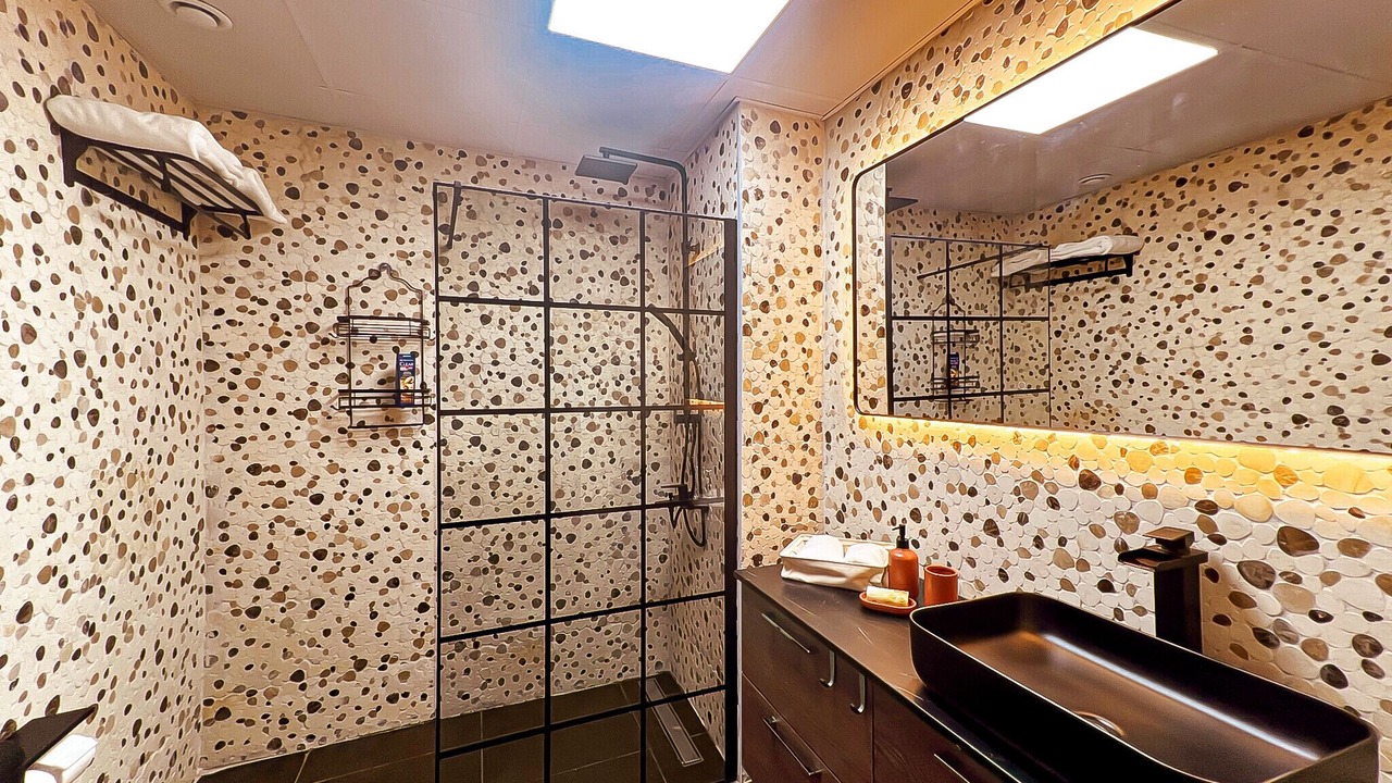 Photo of Bathroom in Discovery Gardens