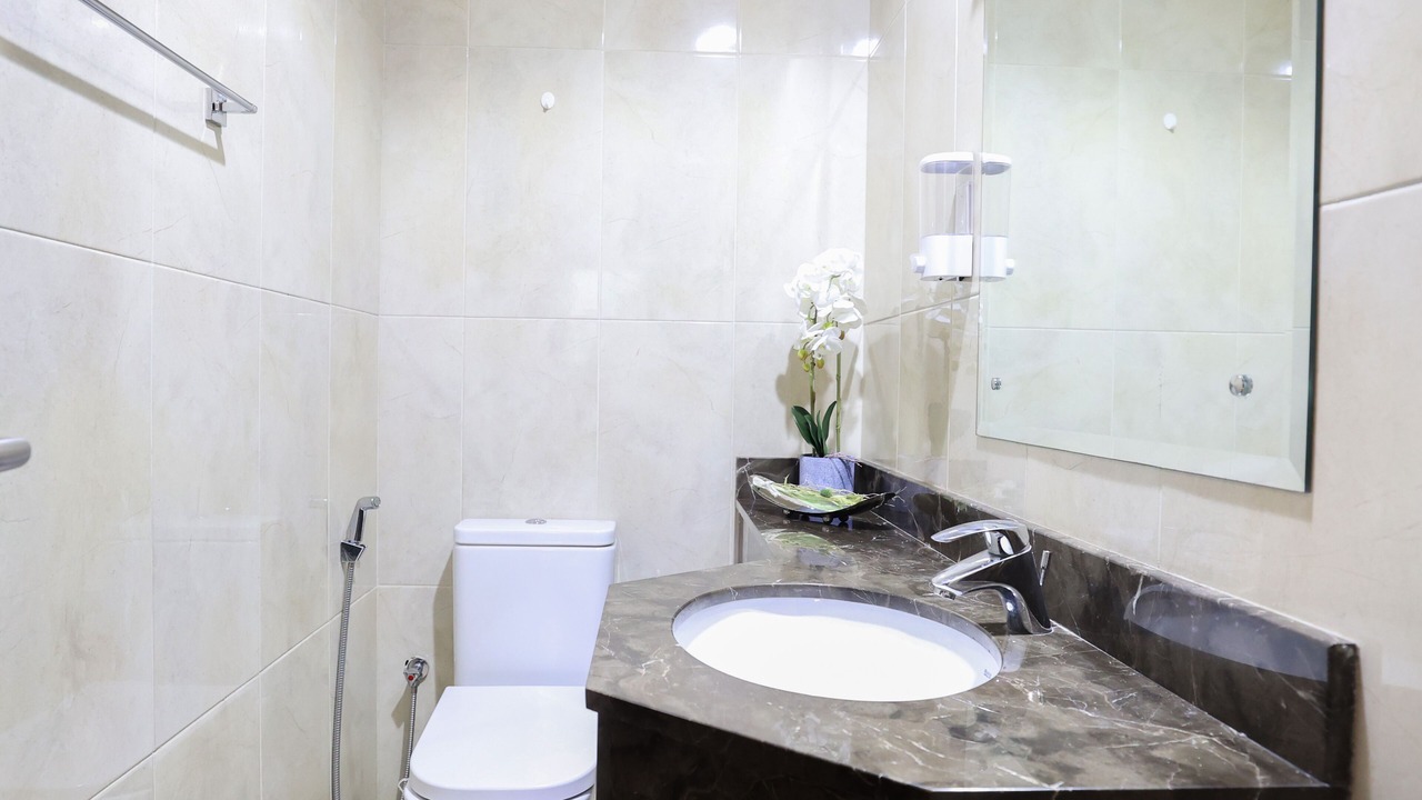 Photo of Bathroom in Discovery Gardens