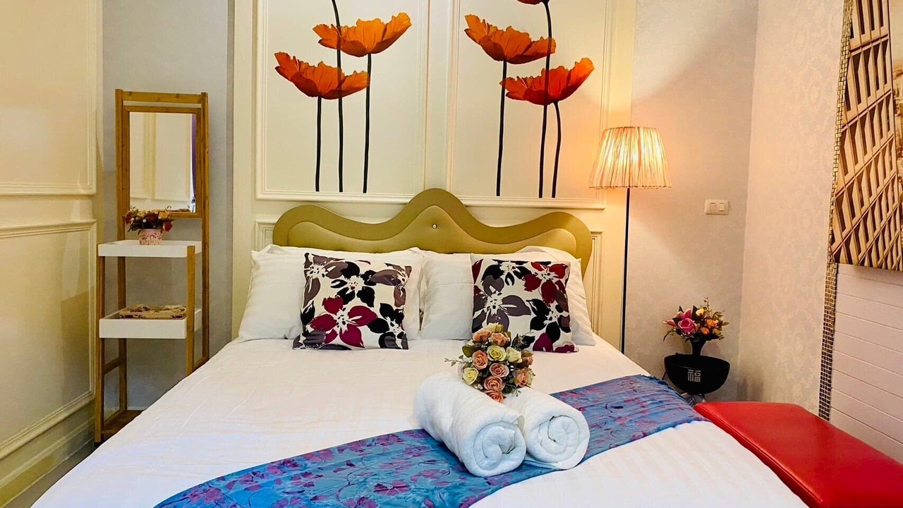 Photo of Bedroom in Khlong Kluea