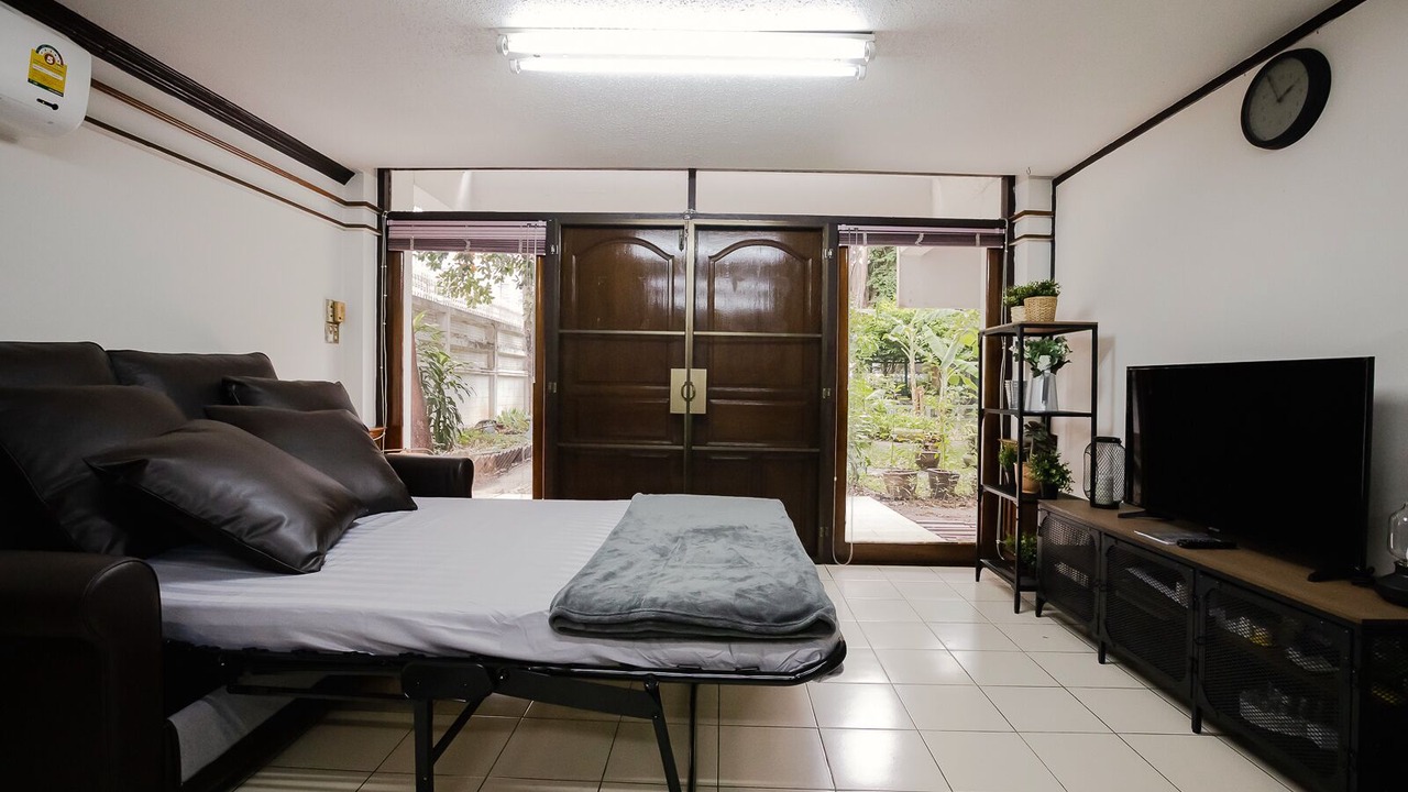 Photo of Bedroom in Samsen Nai
