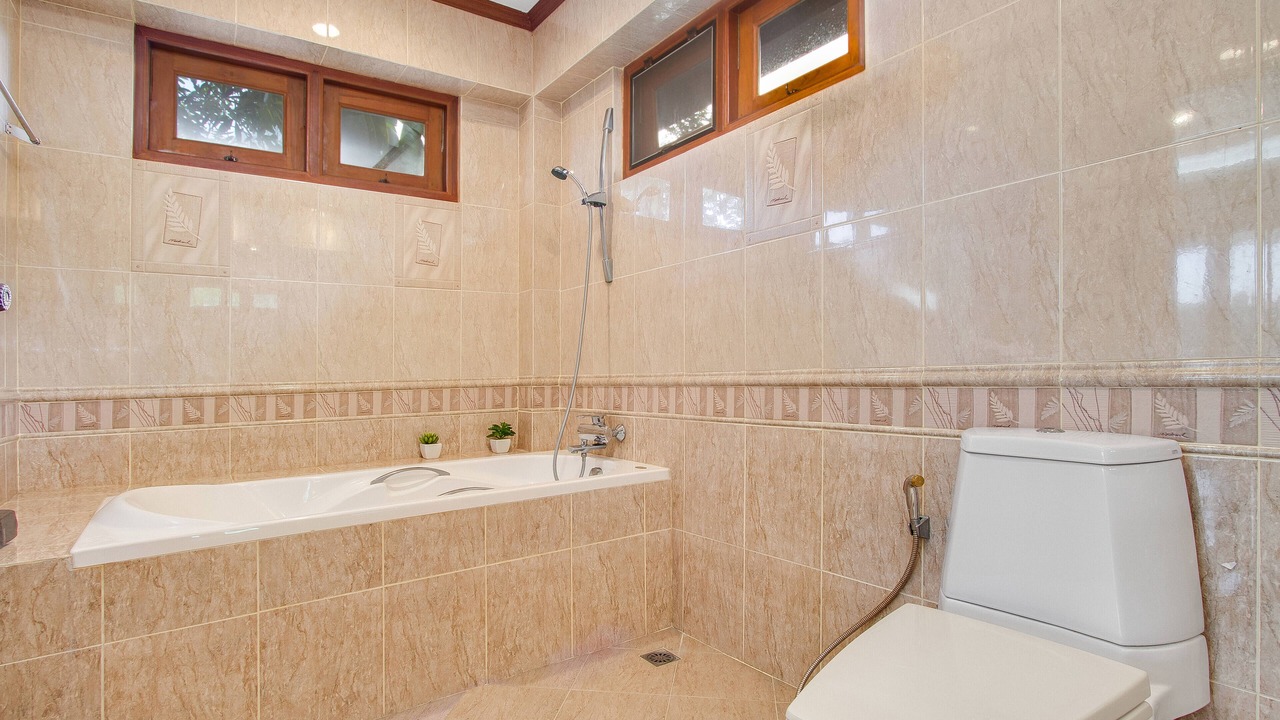Photo of Bathroom in Na Kluea