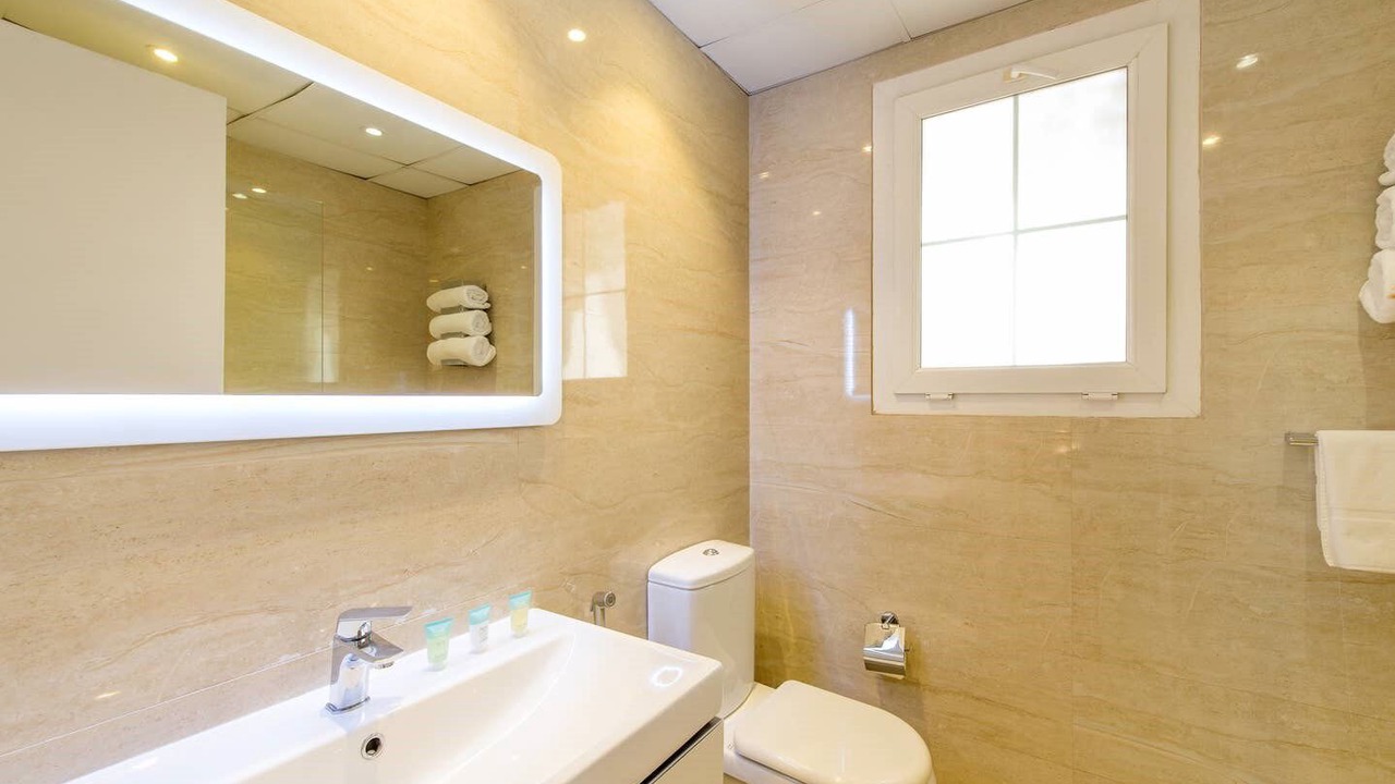 Photo of Bathroom in Emirates Hills