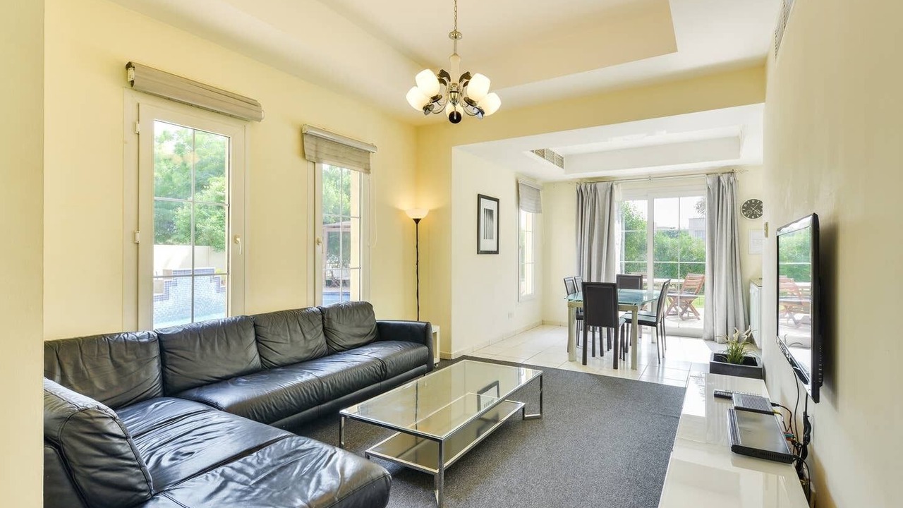 Photo of Livingroom in Springs 7
