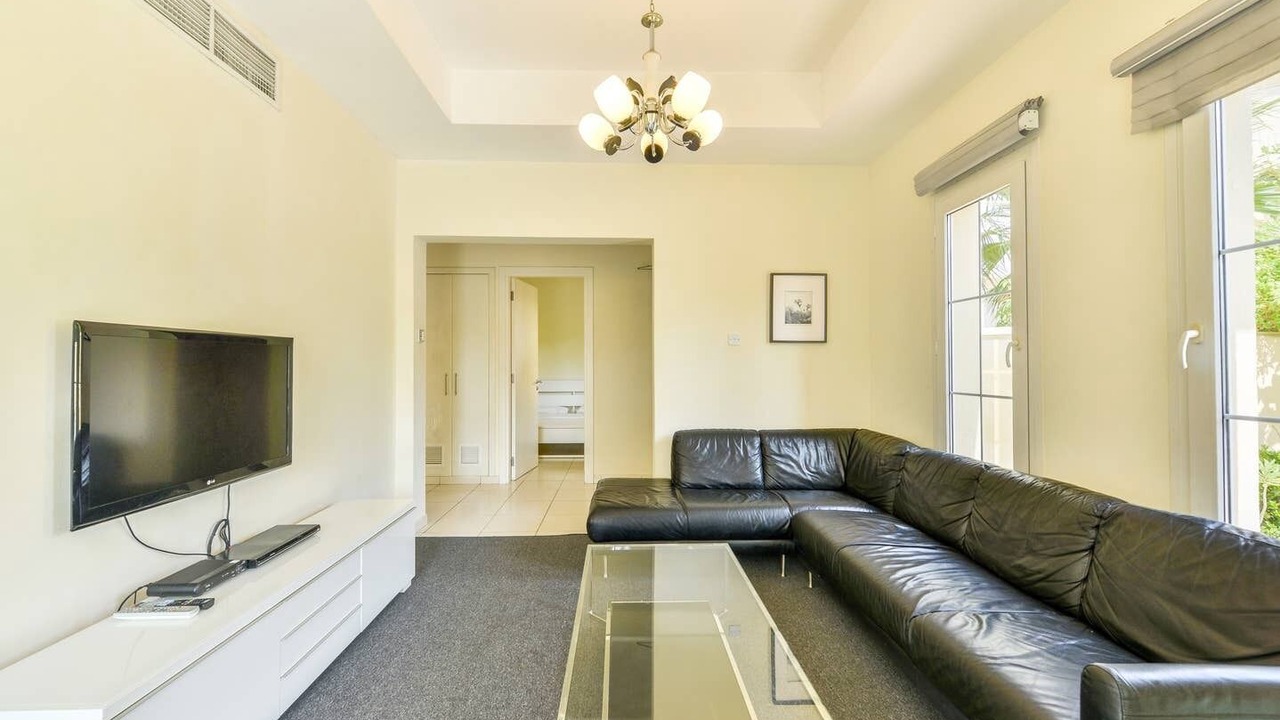 Photo of Livingroom in Springs 7