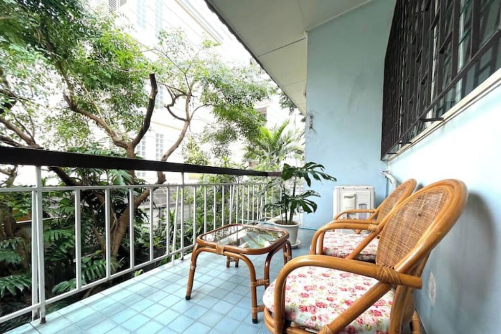 Photo of Outdoor in Samsen Nai