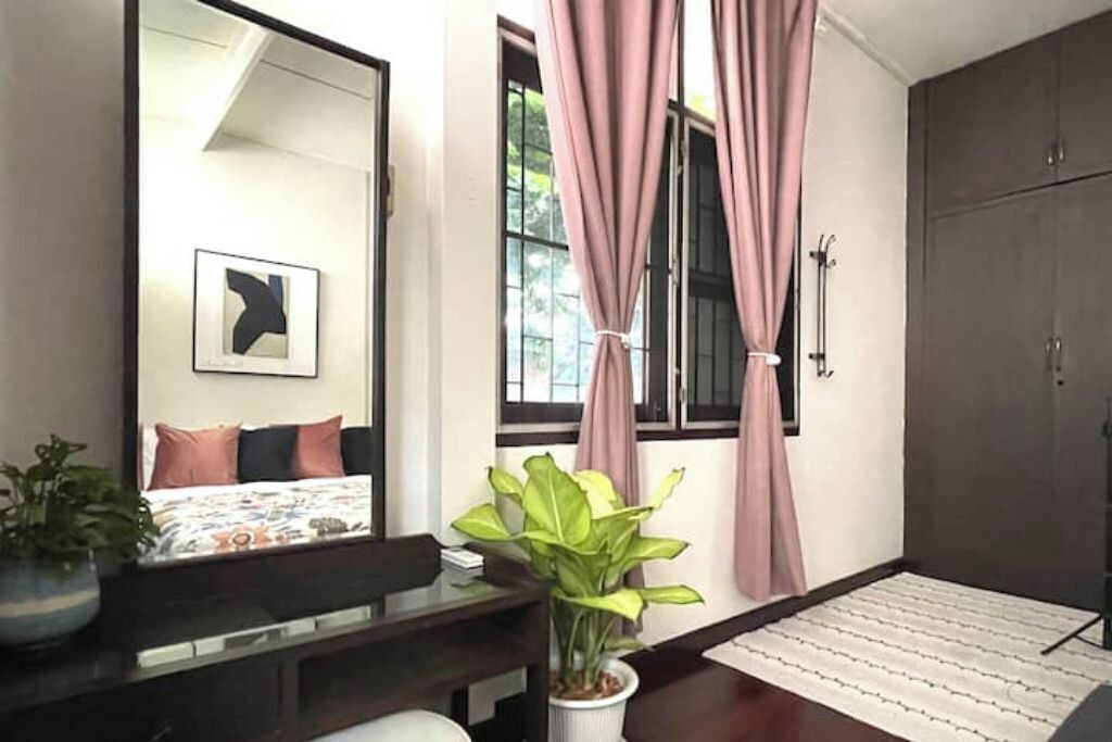 Photo of Bedroom in Samsen Nai