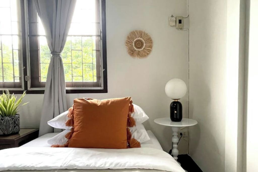 Photo of Bedroom in Samsen Nai