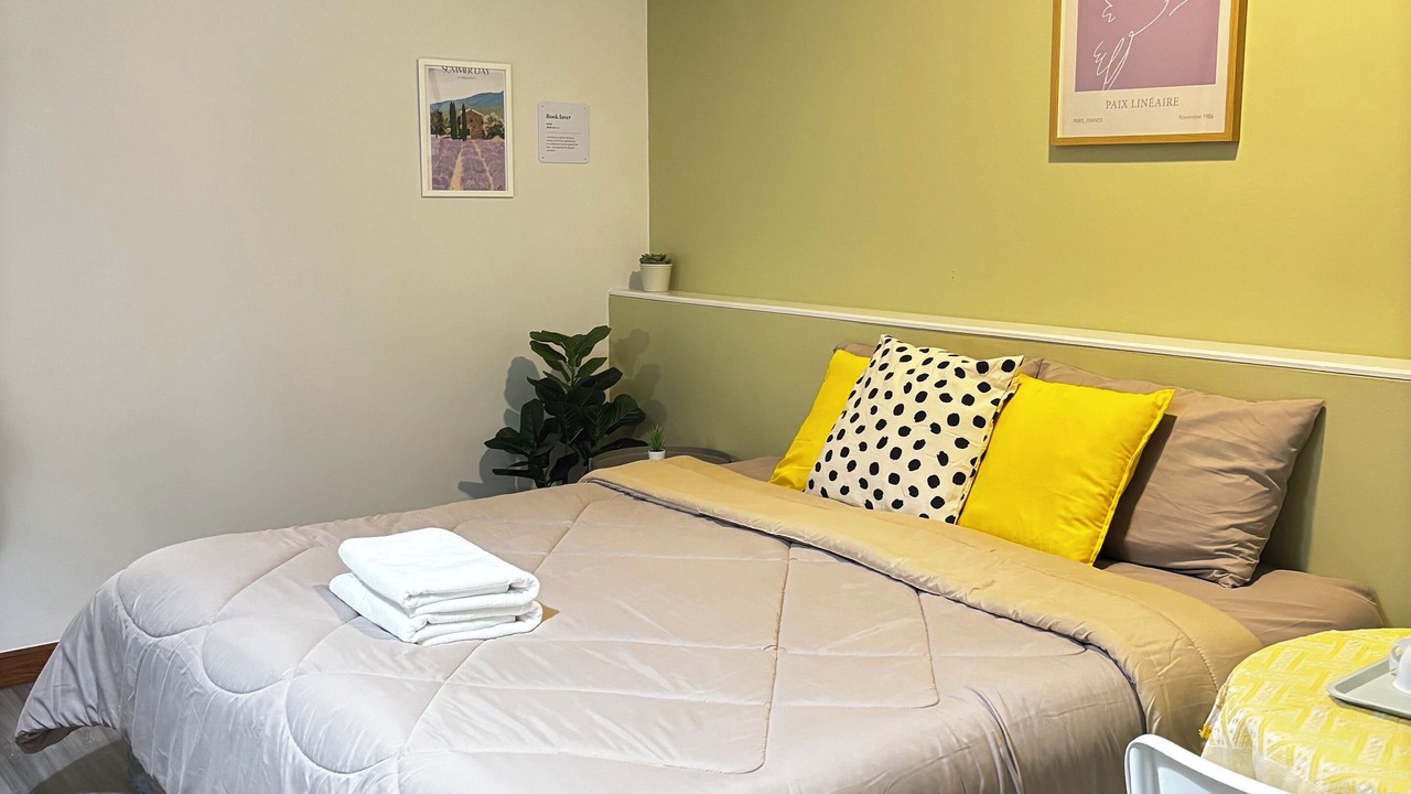 Photo of Bedroom in Khanna Yao