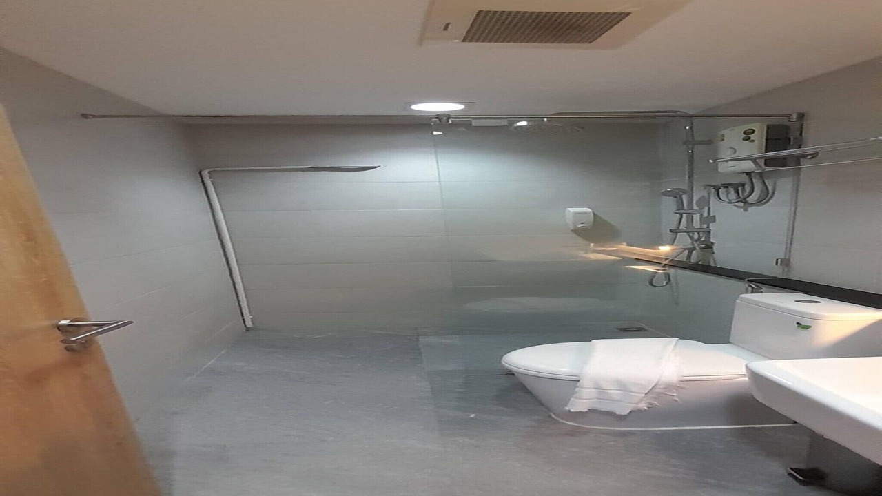 Photo of Bathroom in Thanon Phaya Thai
