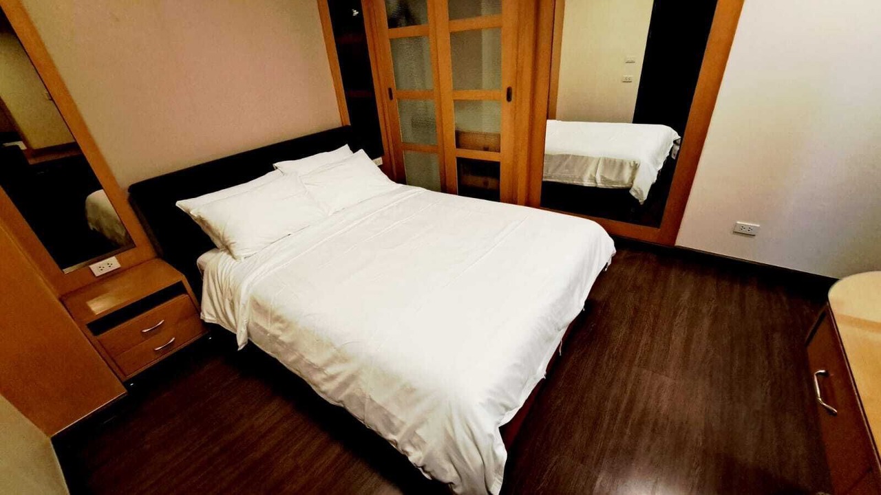 Photo of Bedroom in Khlong Toei Nuea