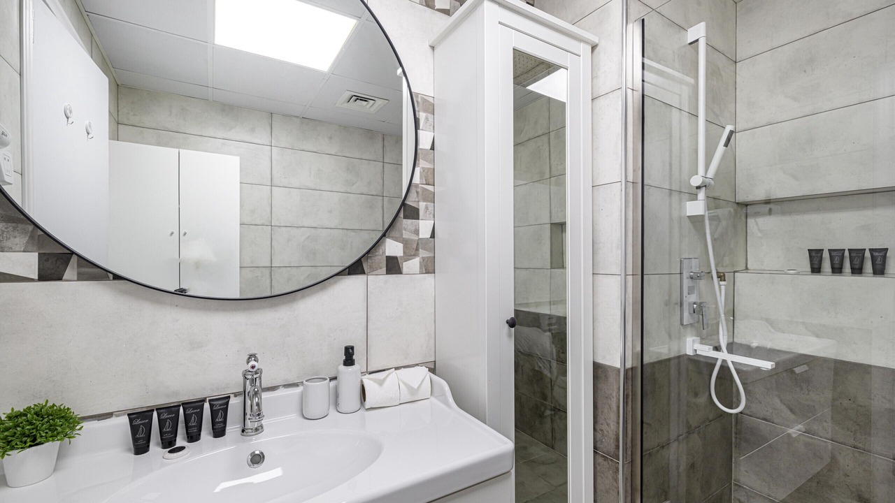 Photo of Bathroom in Discovery Gardens