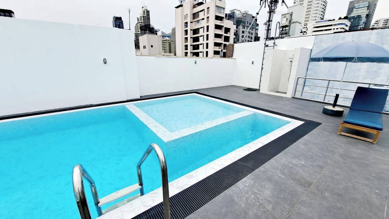 Photo of Outdoor in Khlong Toei Nuea