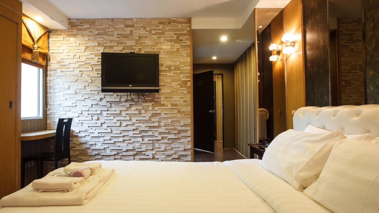 Photo of Bedroom in Khlong Toei Nuea