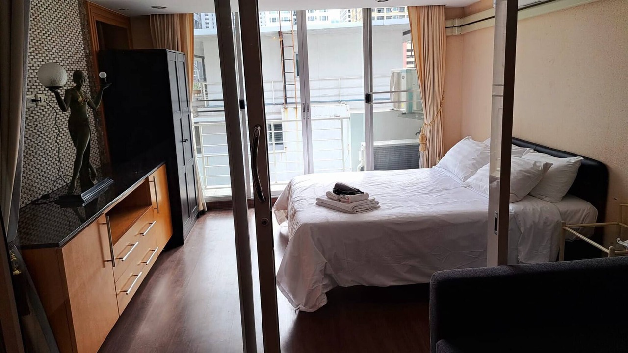 Photo of Bedroom in Khlong Toei Nuea