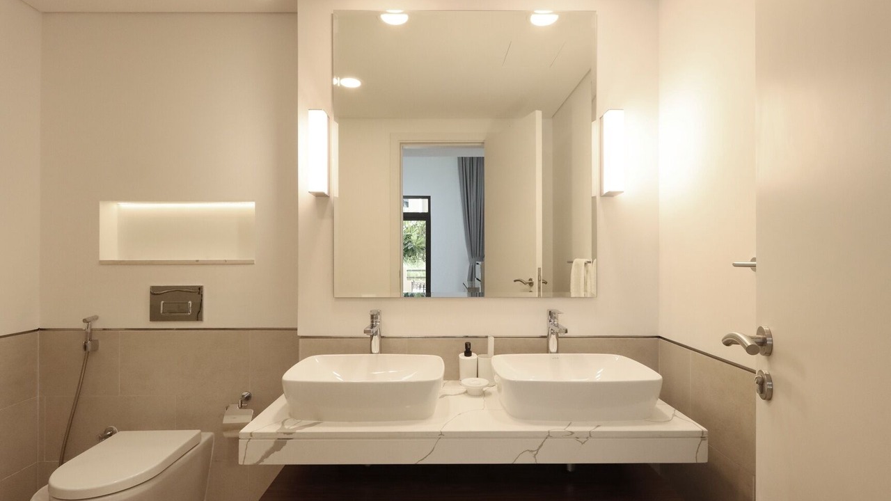 Photo of Bathroom in Umm Suqeim 3