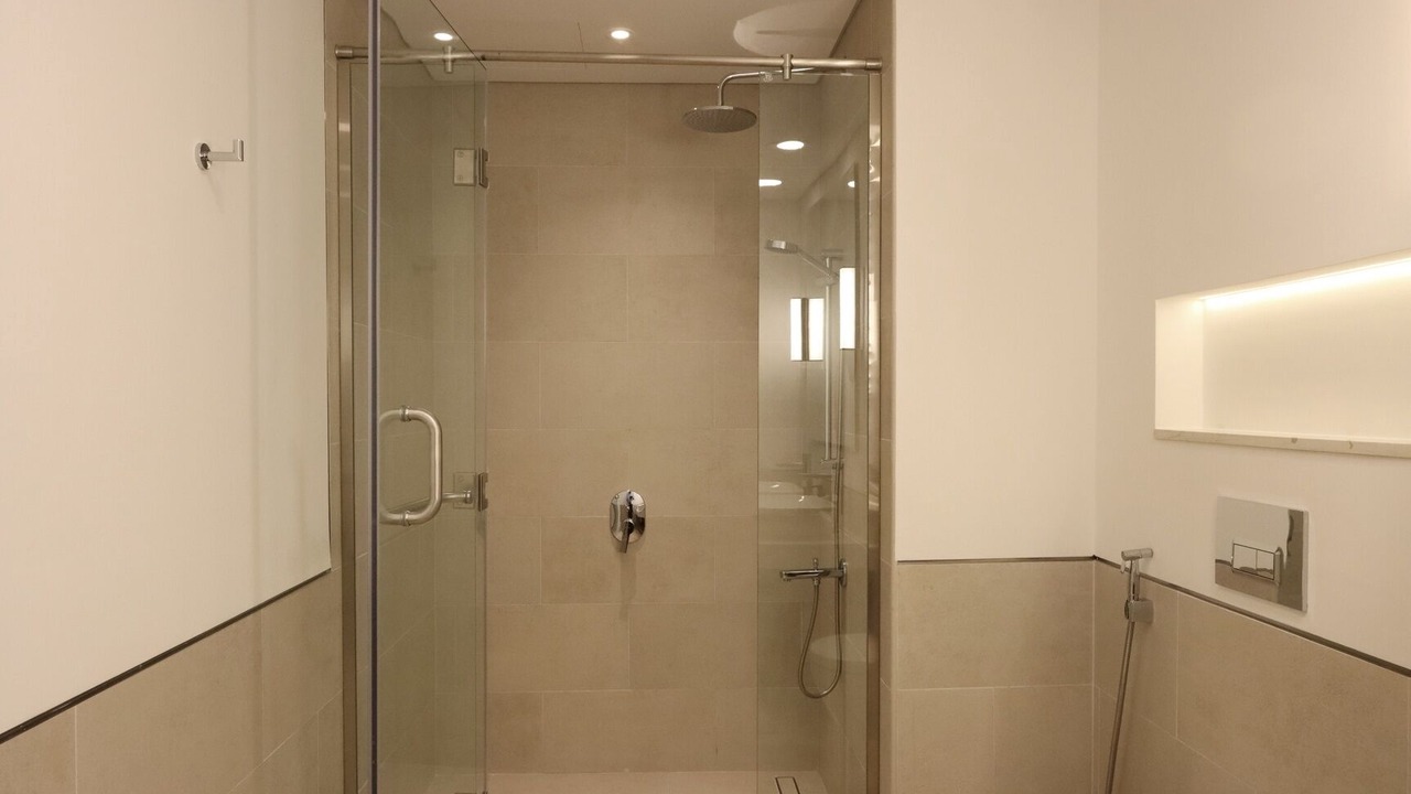 Photo of Bathroom in Umm Suqeim 3