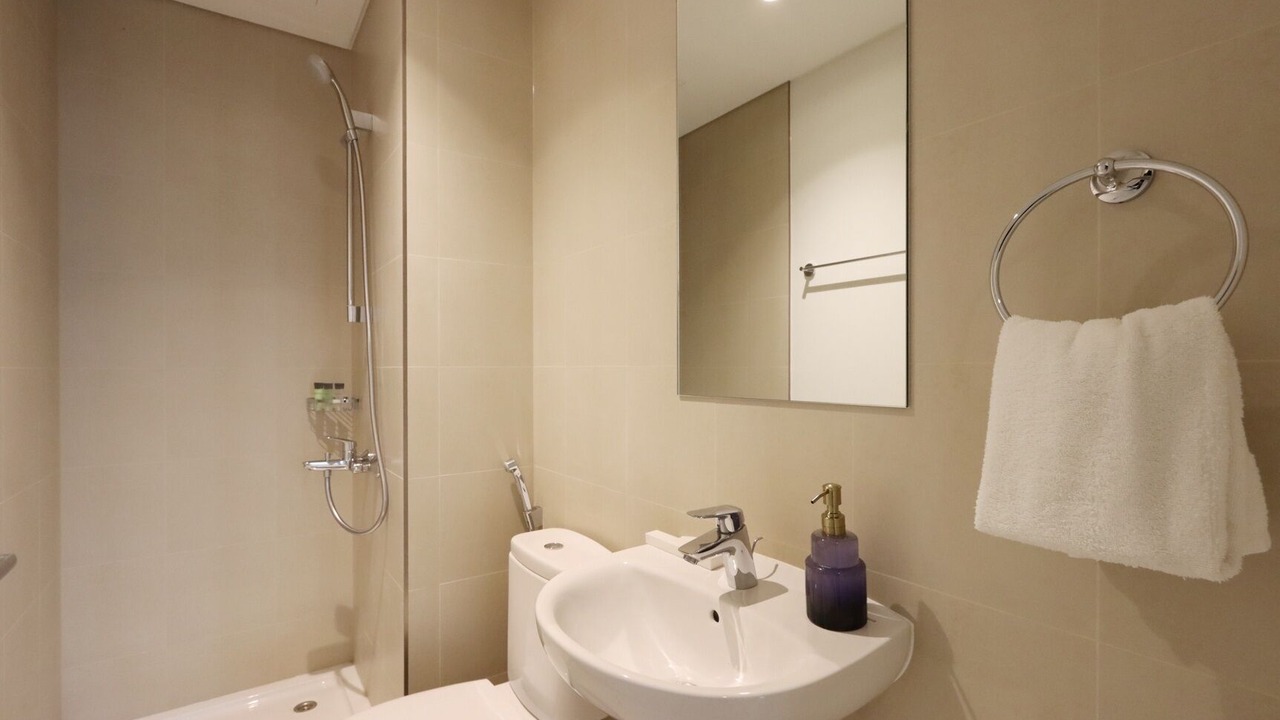 Photo of Bathroom in Za'abeel 2