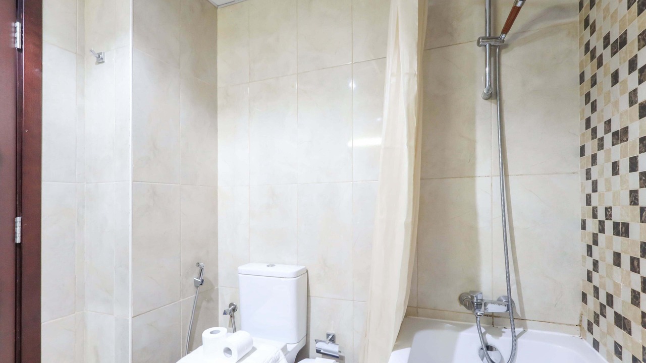 Photo of Bathroom in Discovery Gardens