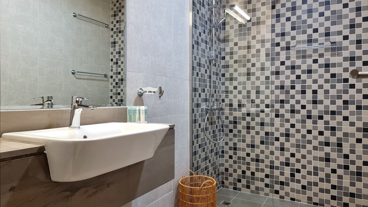 Photo of Bathroom in Discovery Gardens