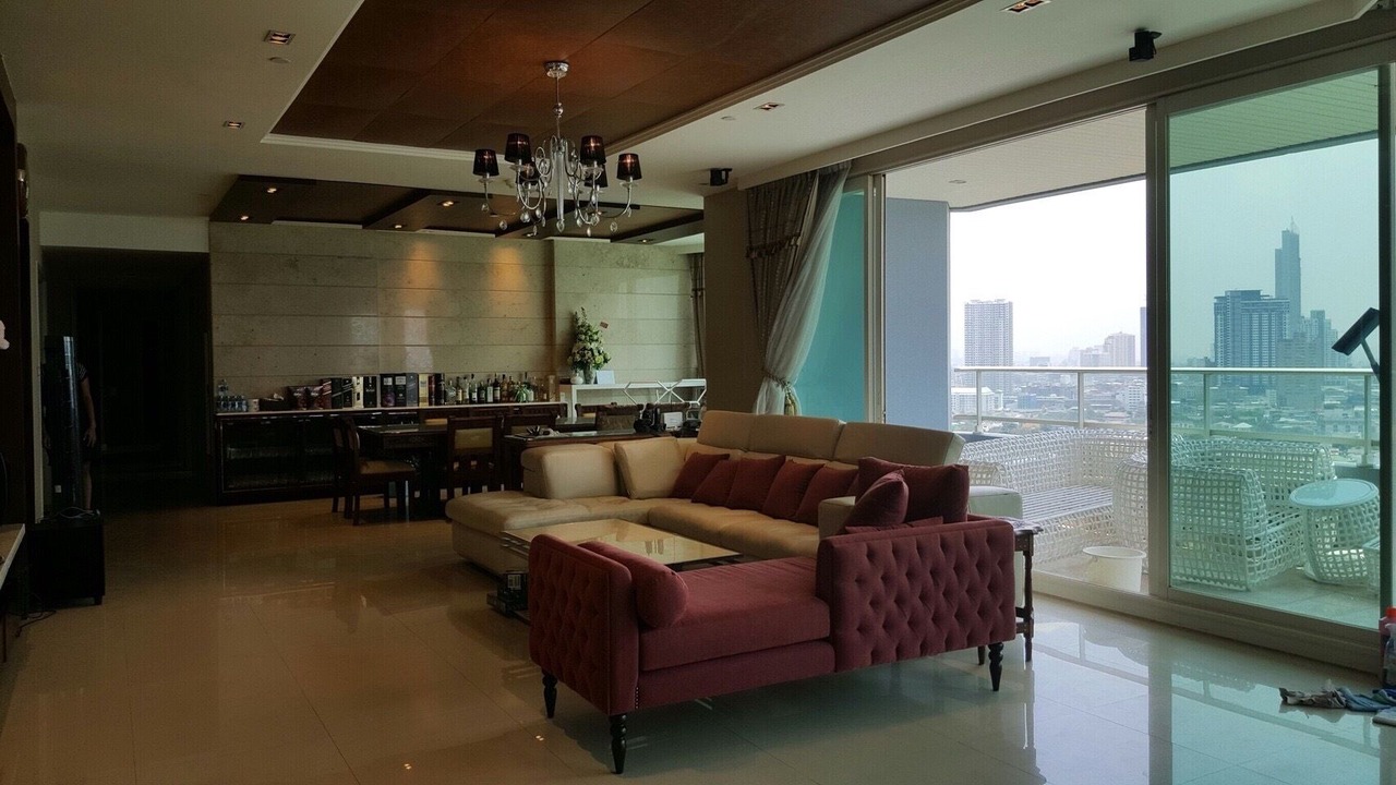 Photo of Livingroom in Bang Lamphu Lang