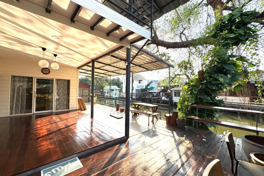 Photo of Patio Balcony in Rat Burana