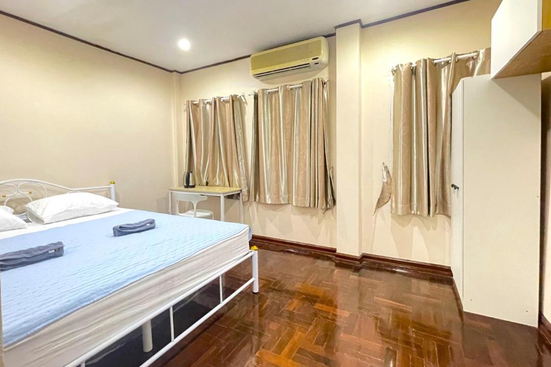 Photo of Bedroom in Phra Khanong Nuea