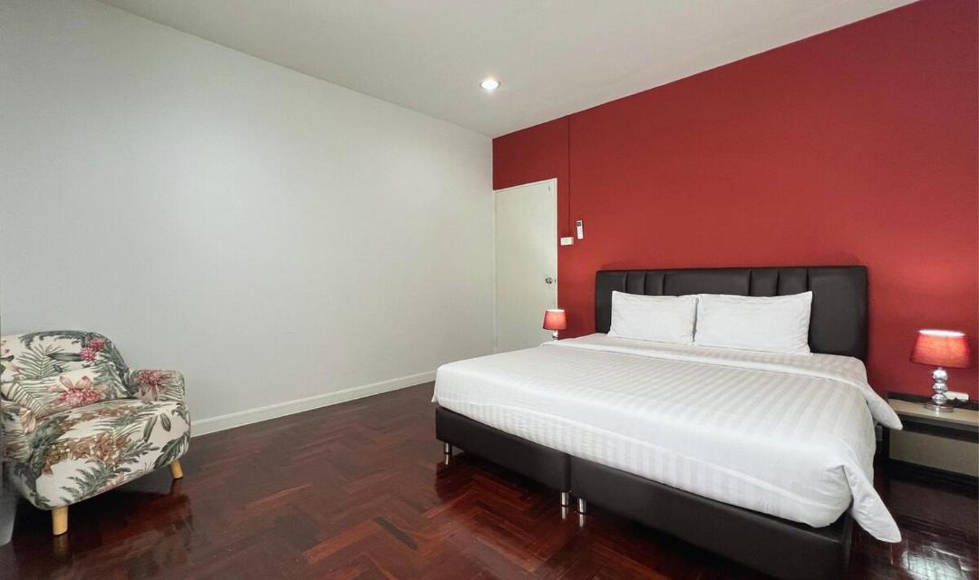 Photo of Bedroom in Khlong Toei Nuea