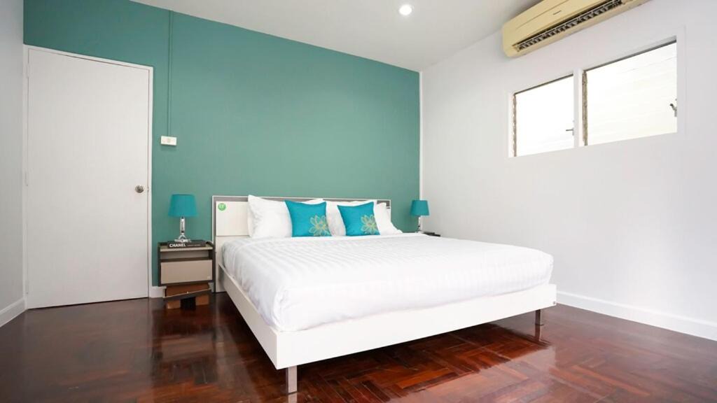 Photo of Bedroom in Khlong Toei Nuea