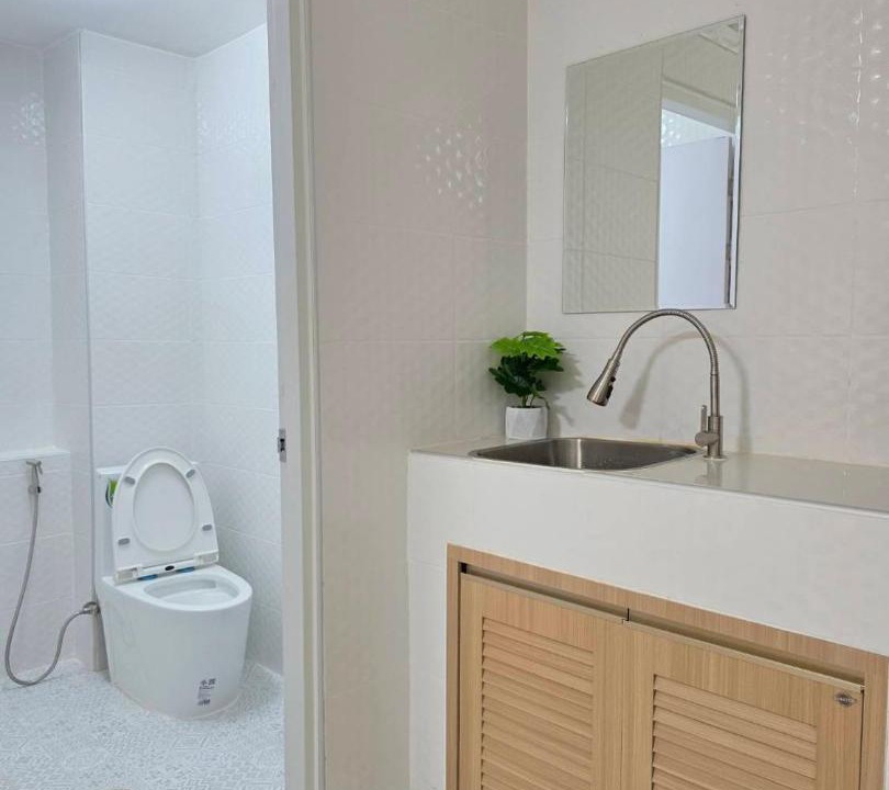 Photo of Bathroom in Thanon Phetchaburi